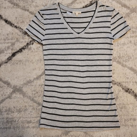 Zenana Outfitters Grey Striped Slim Fit Tee Size-M Never Worn - Picture 1 of 7